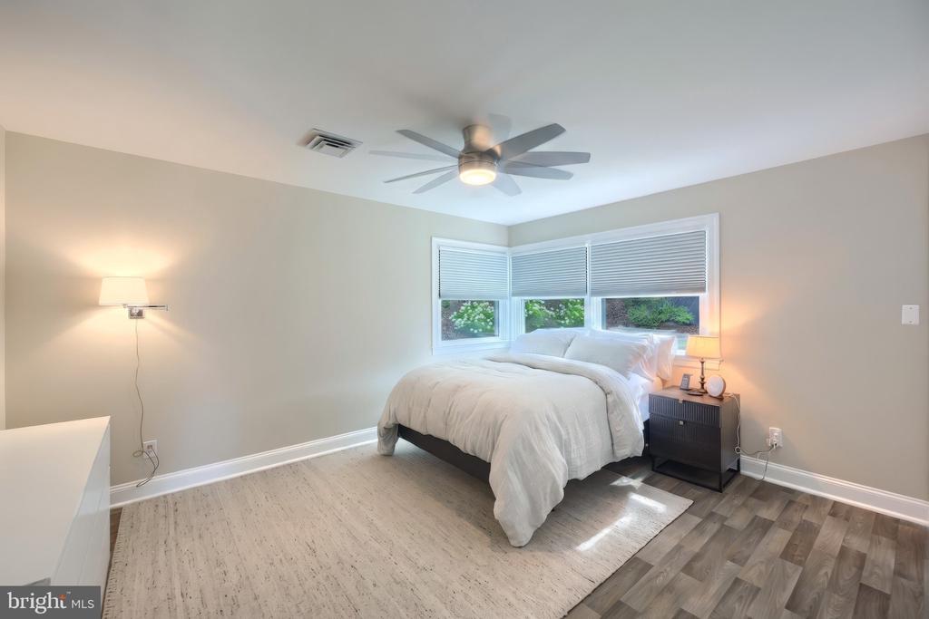 1366 SLEEPY HOLLOW ROAD