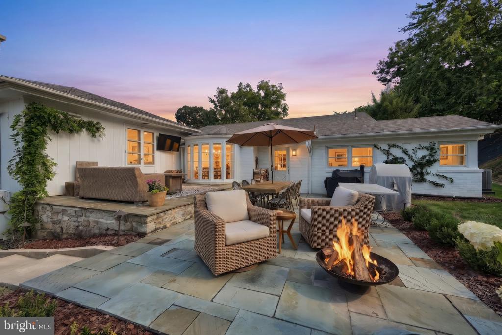 1366 SLEEPY HOLLOW ROAD