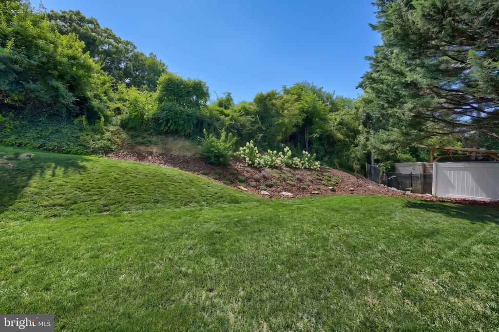 1366 SLEEPY HOLLOW ROAD