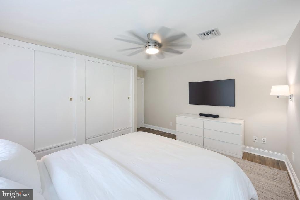 1366 SLEEPY HOLLOW ROAD