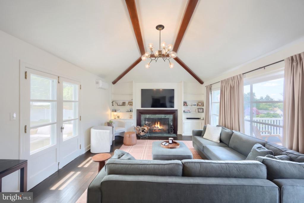1366 SLEEPY HOLLOW ROAD