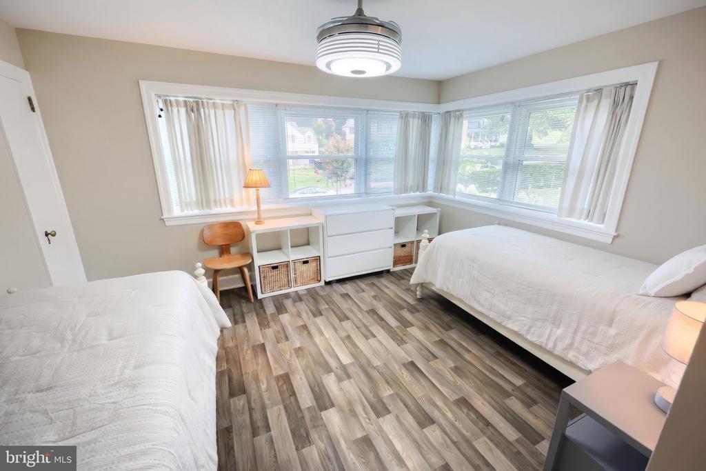 1366 SLEEPY HOLLOW ROAD