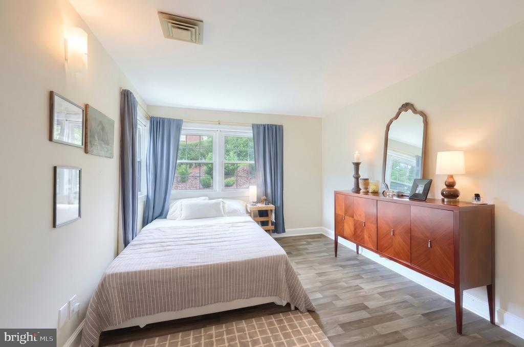 1366 SLEEPY HOLLOW ROAD