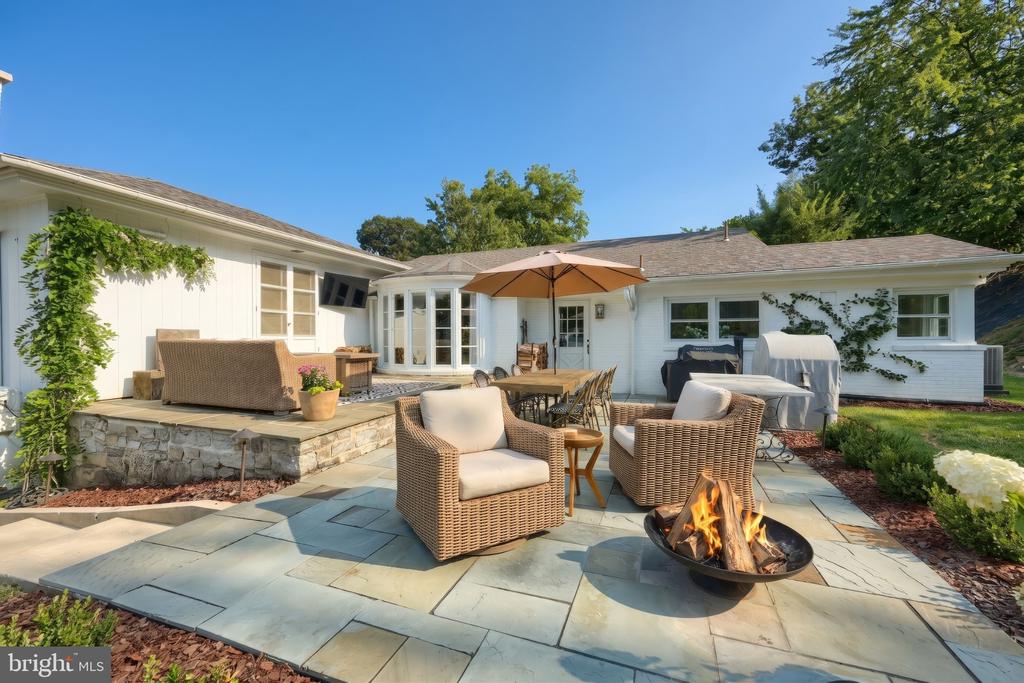 1366 SLEEPY HOLLOW ROAD