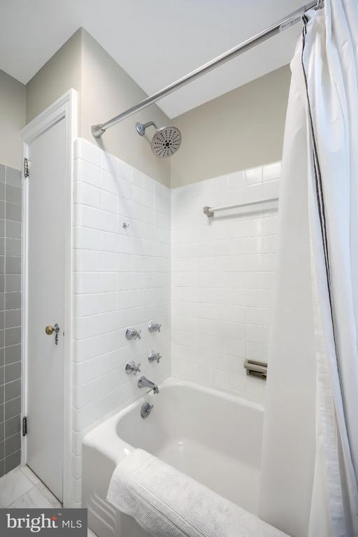 1366 SLEEPY HOLLOW ROAD