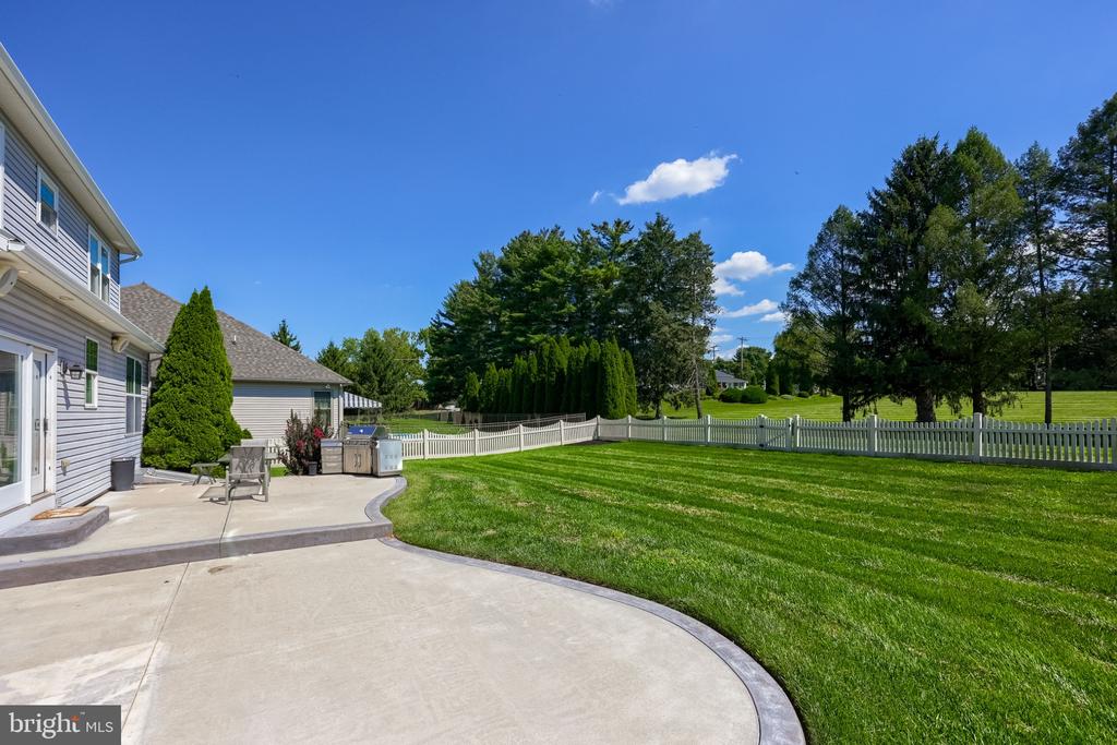 1404 FARM CROSS WAY
