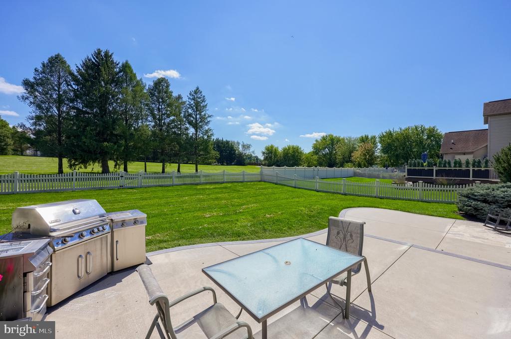 1404 FARM CROSS WAY
