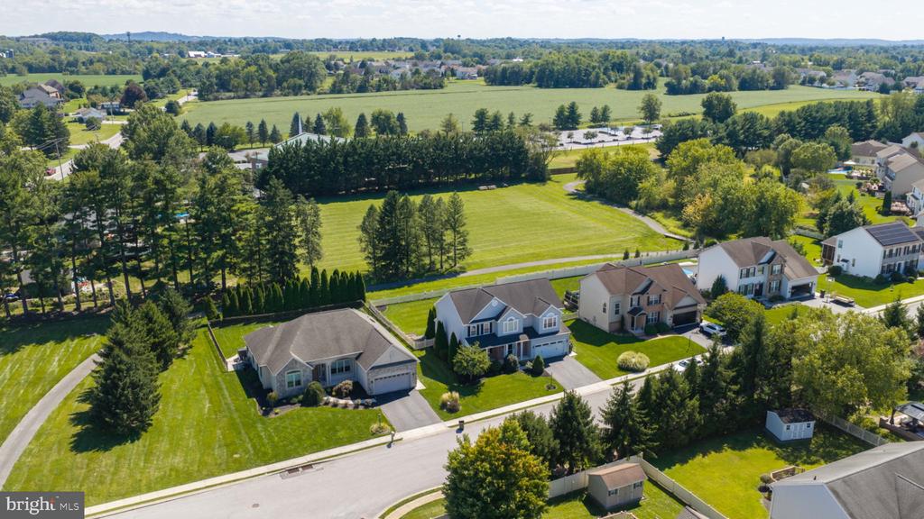 1404 FARM CROSS WAY