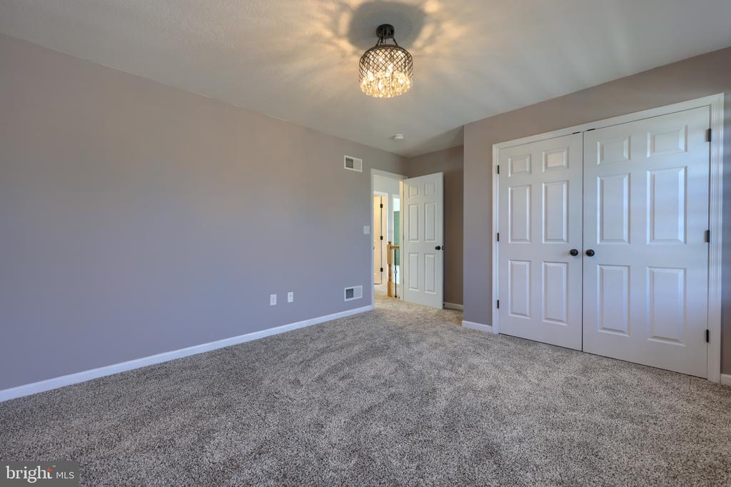1404 FARM CROSS WAY