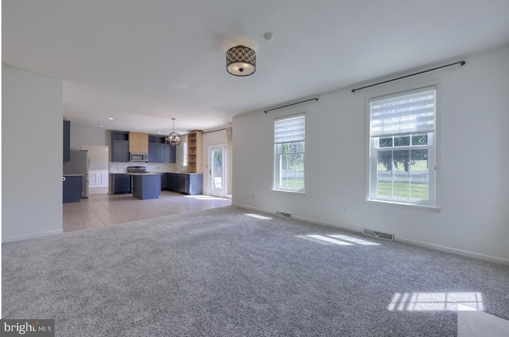 1404 FARM CROSS WAY