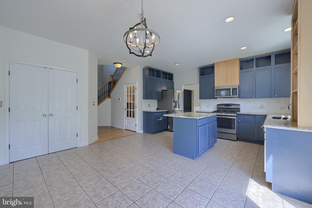 1404 FARM CROSS WAY