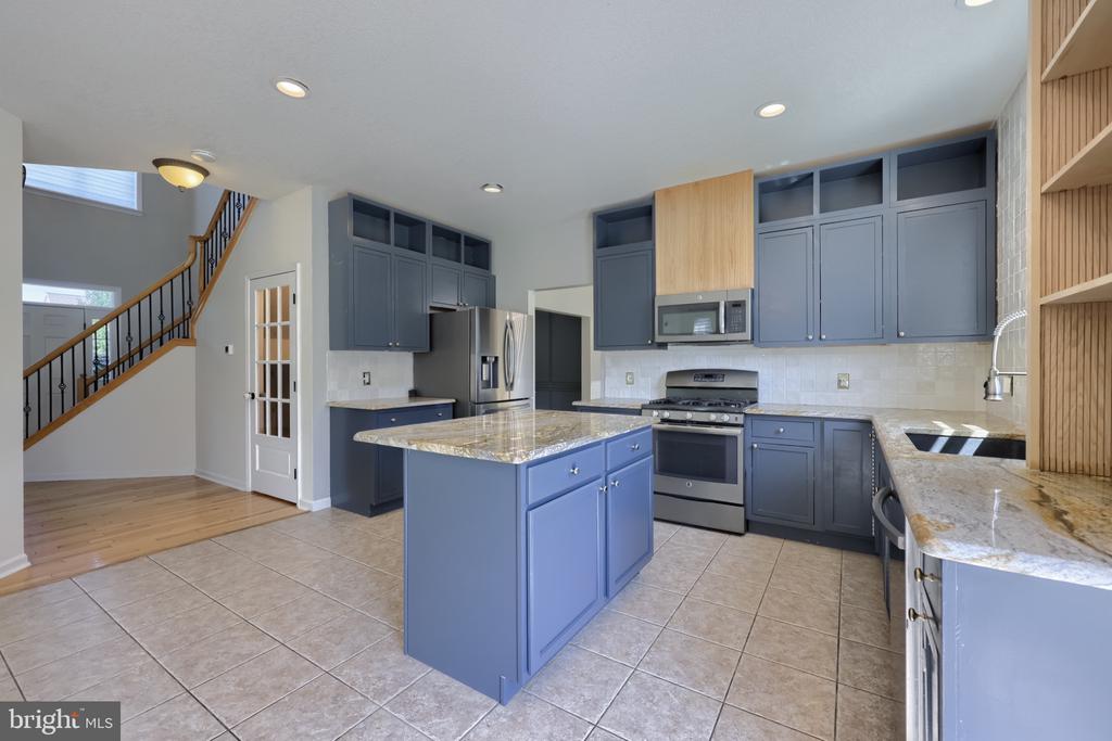 1404 FARM CROSS WAY