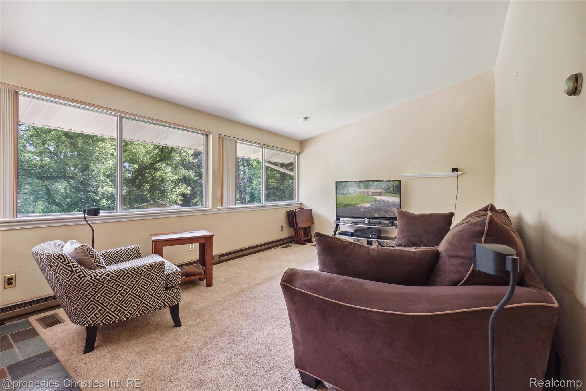 336 S GARNER Road