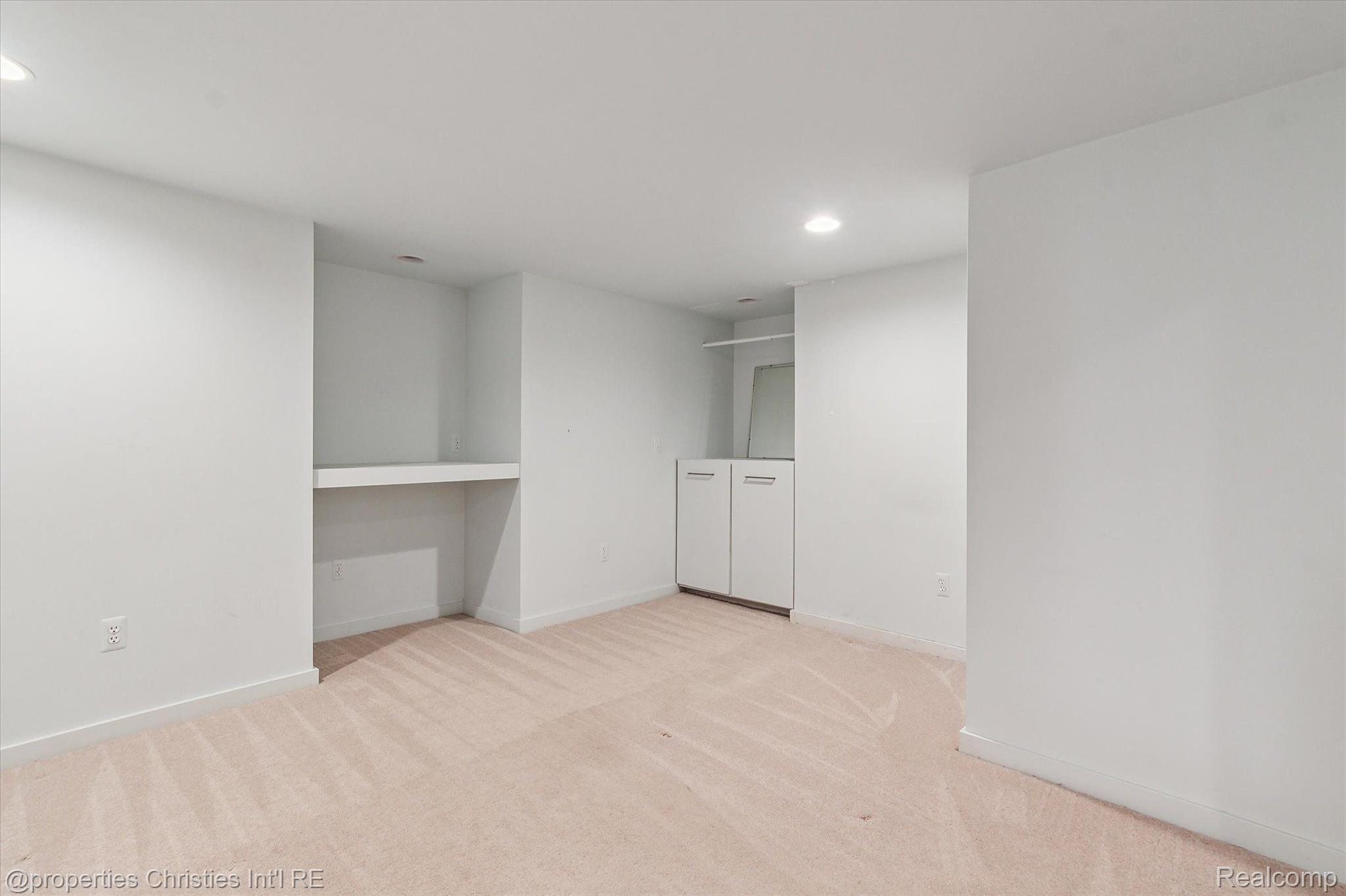 47196 MERION Circle
