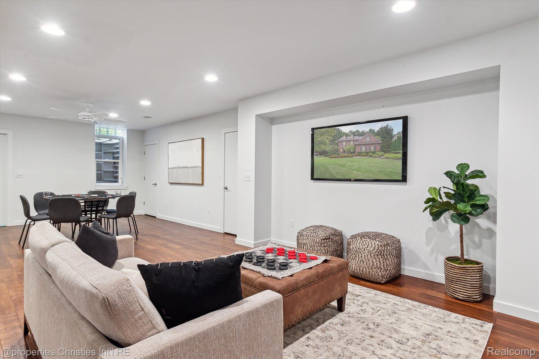 47196 MERION Circle