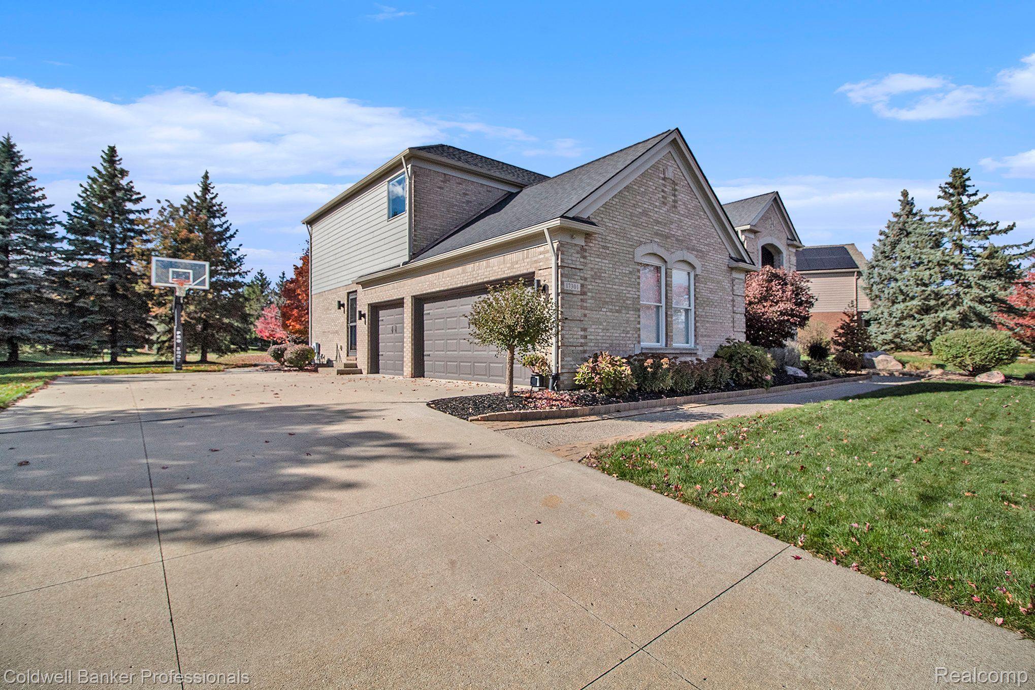 17301 OAK HILL Drive