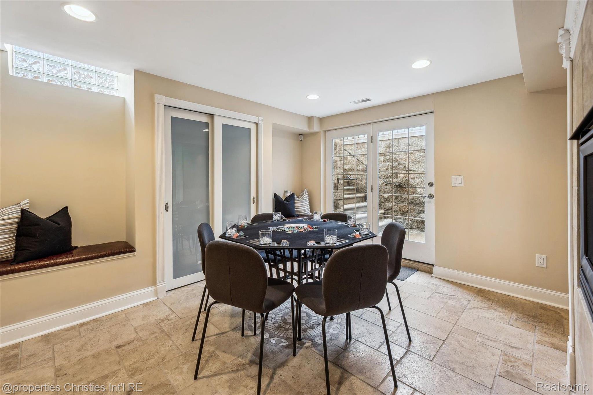 45410 PEBBLE BEACH