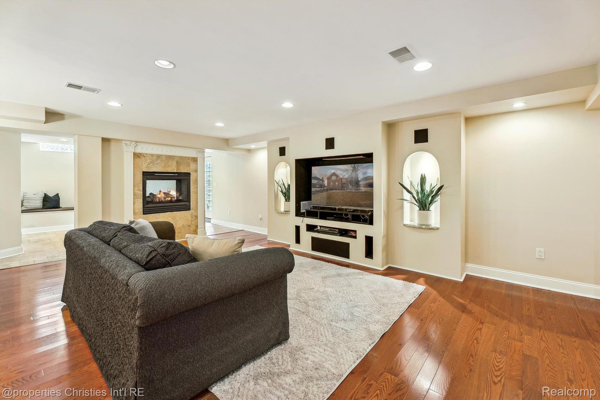 45410 PEBBLE BEACH