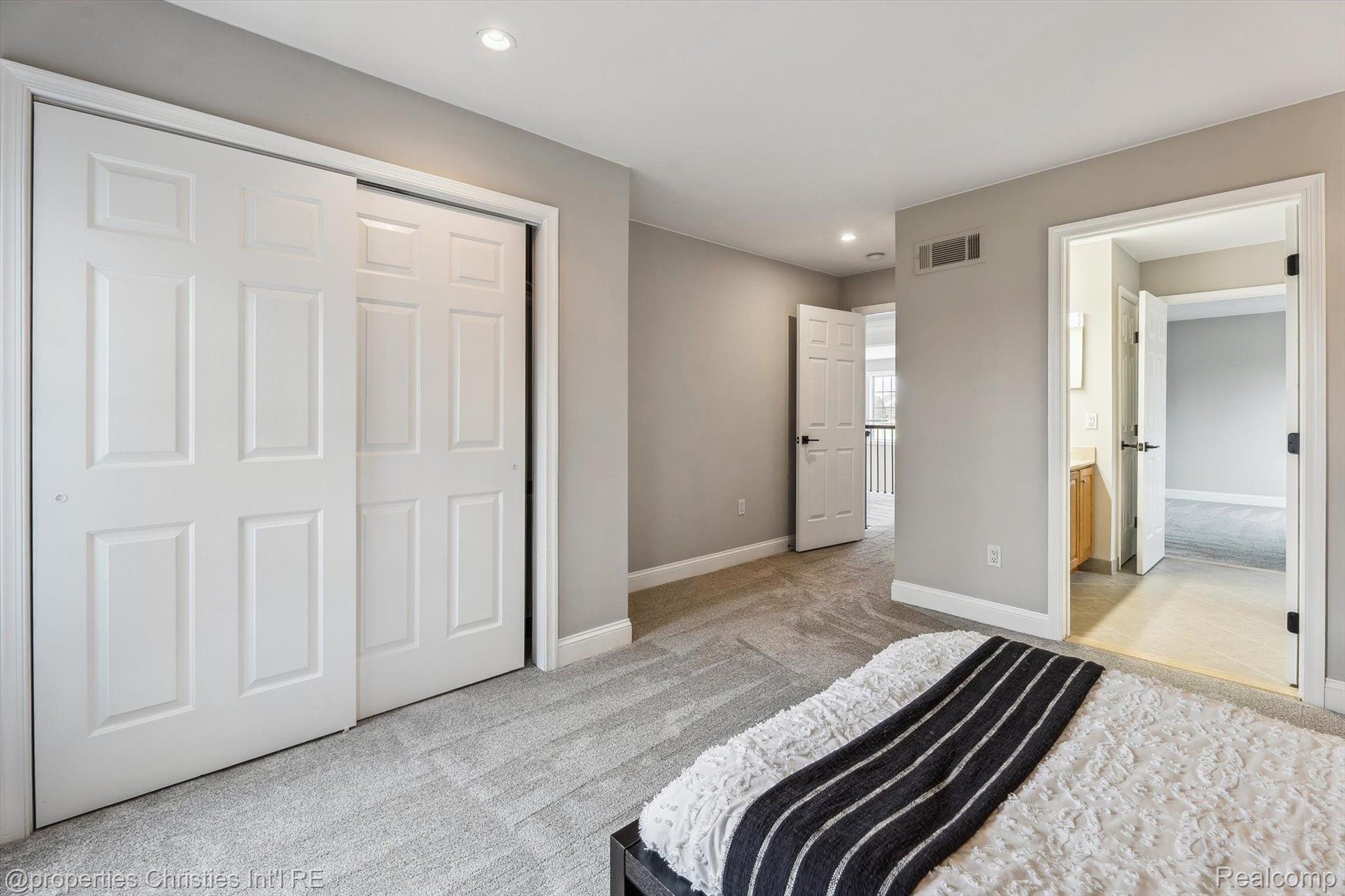45410 PEBBLE BEACH