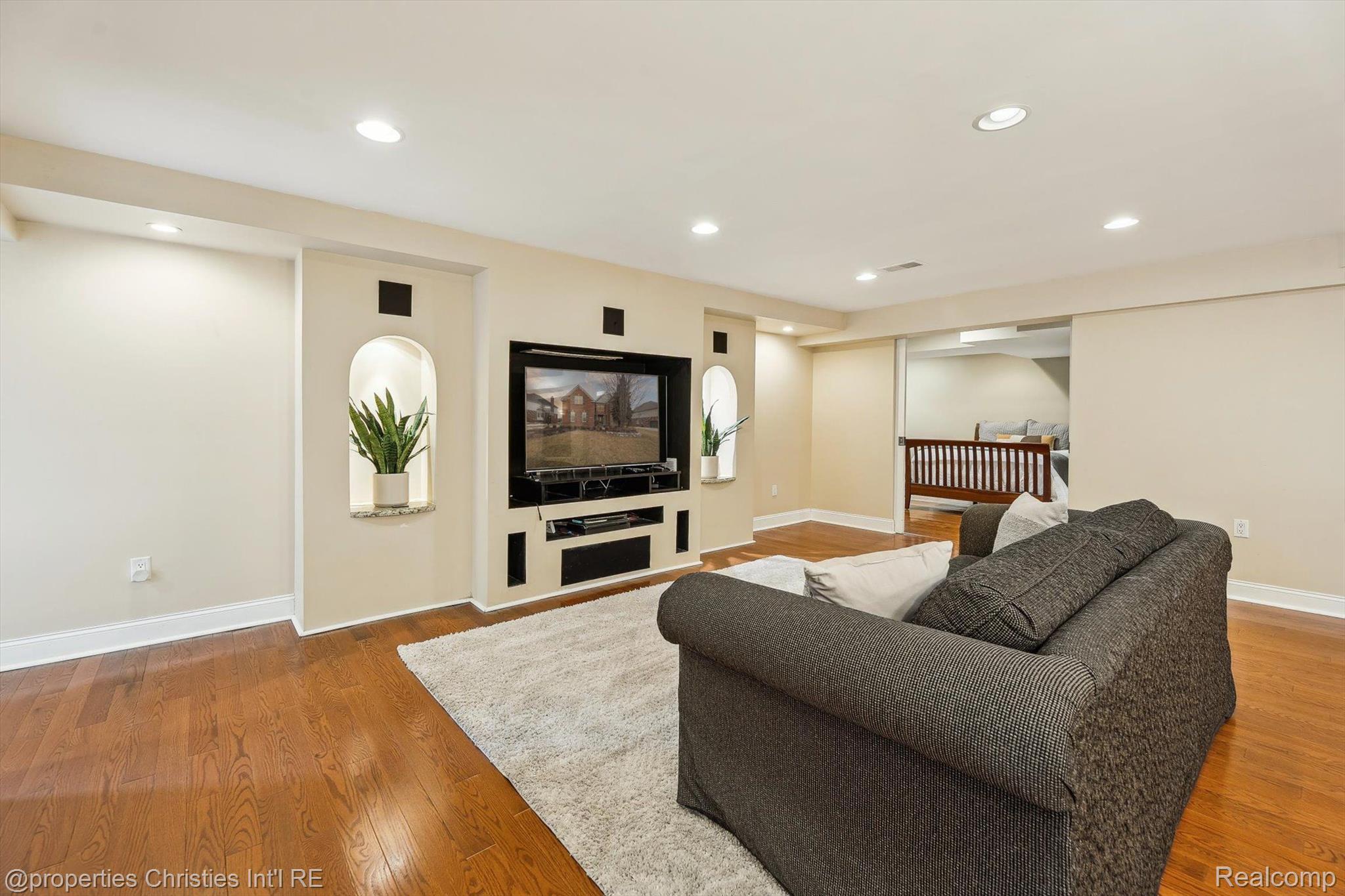 45410 PEBBLE BEACH