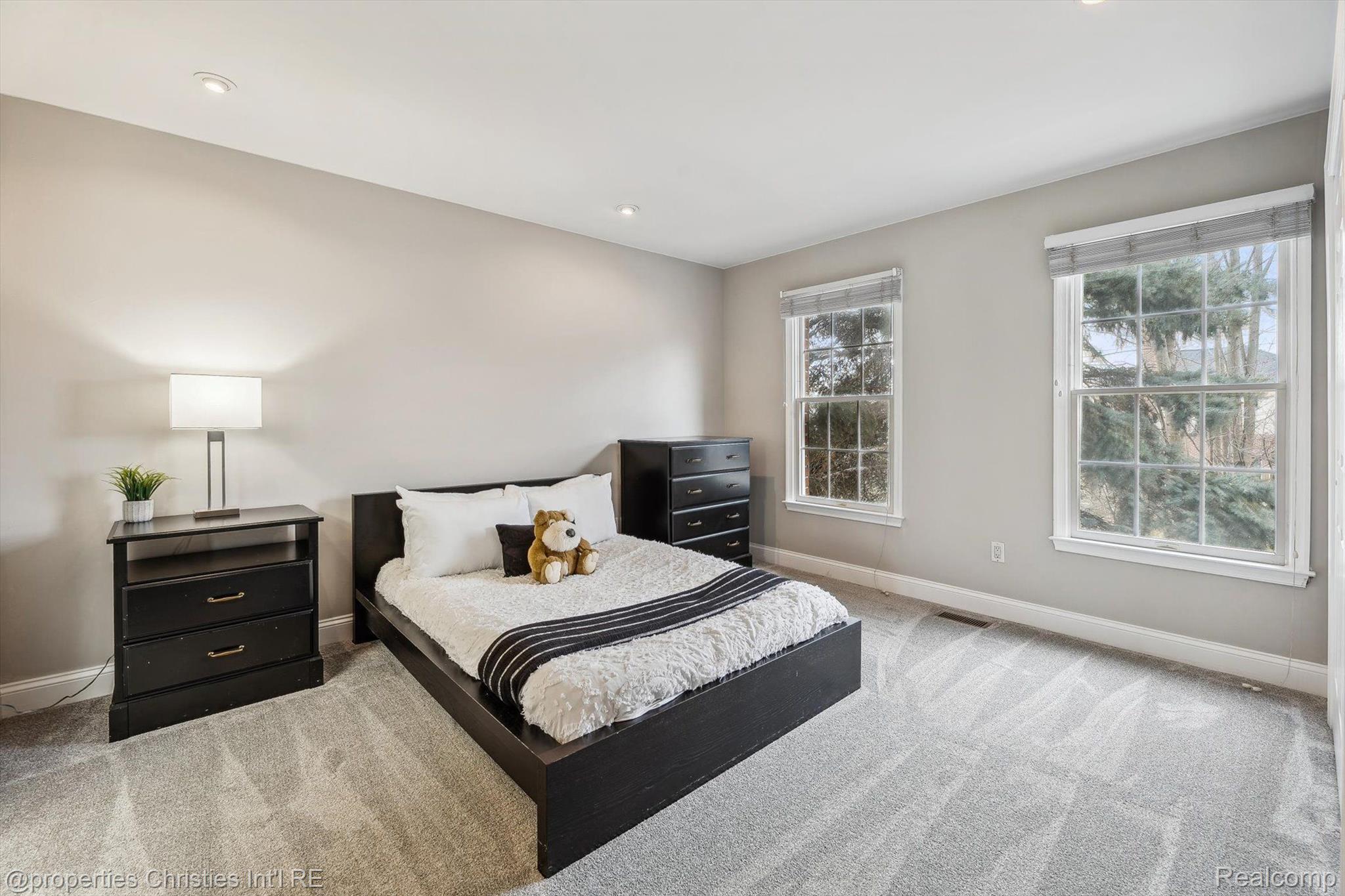 45410 PEBBLE BEACH