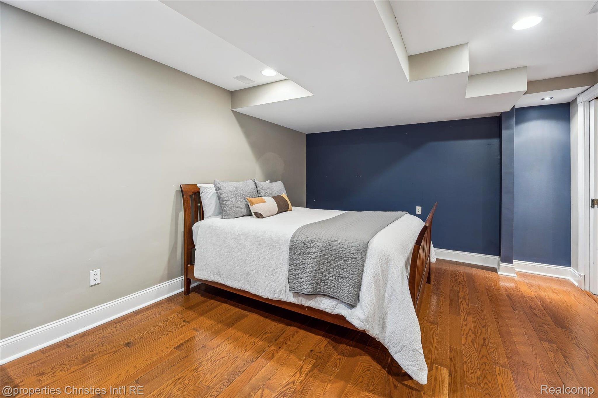 45410 PEBBLE BEACH