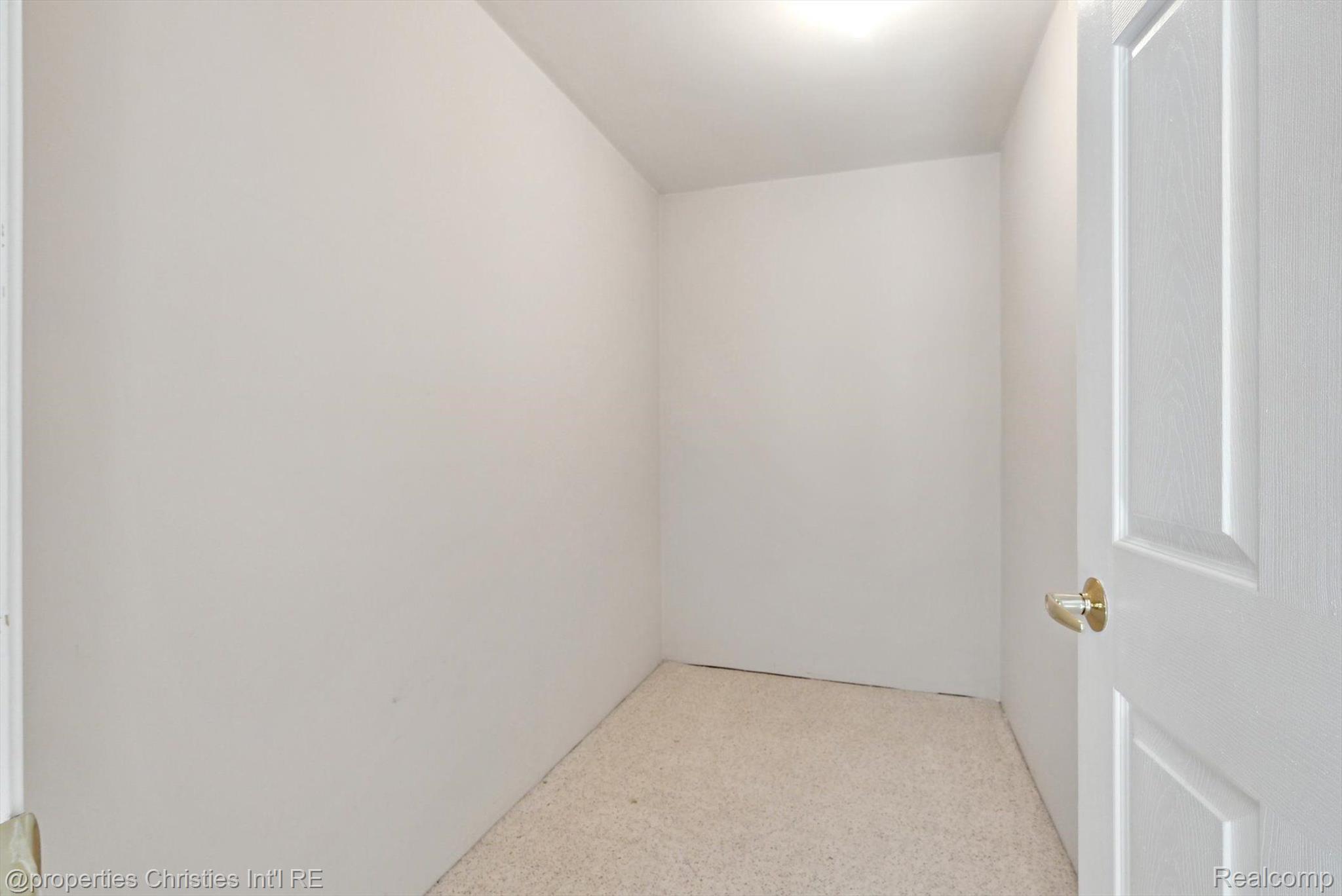 40611 PAISLEY Circle