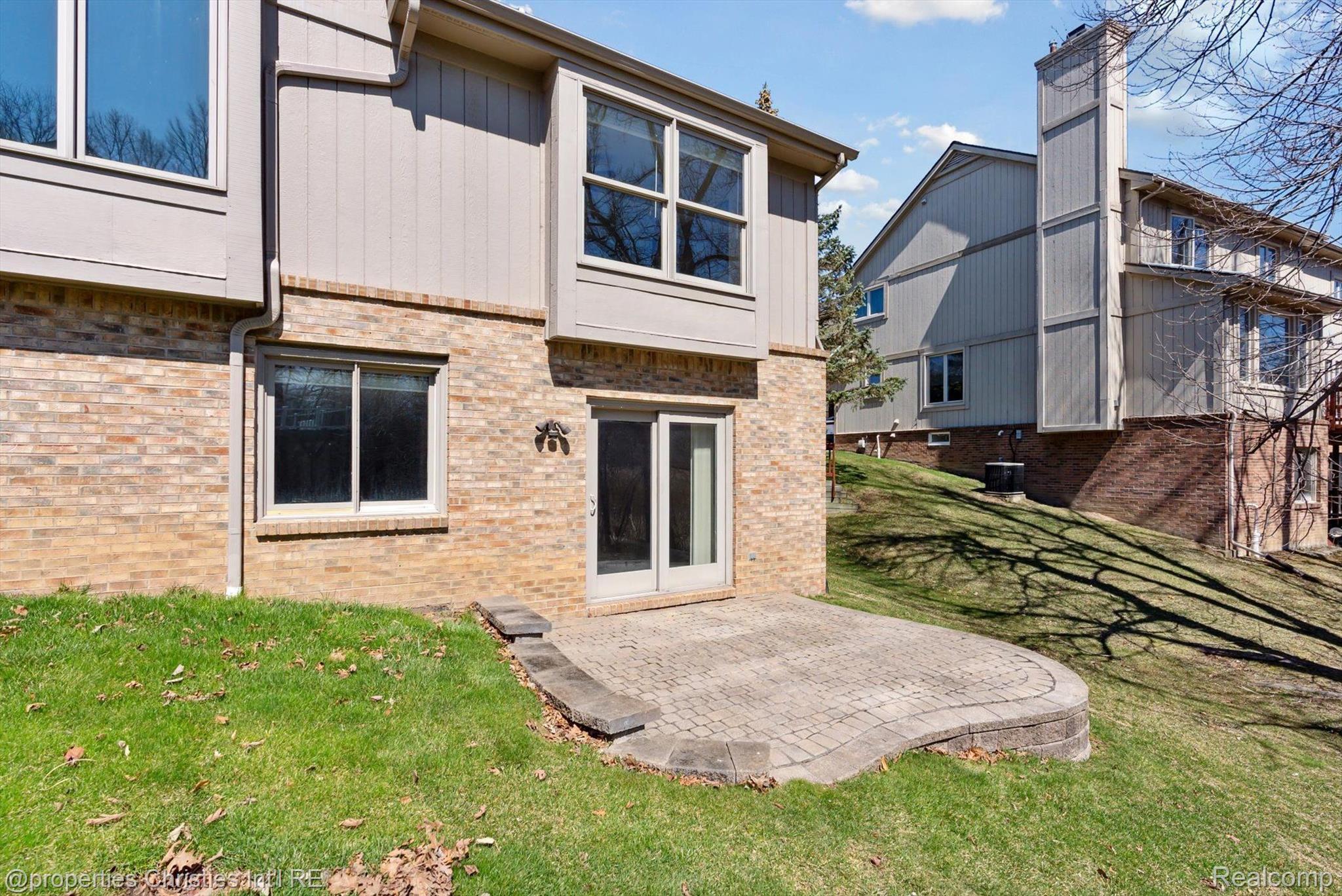 40611 PAISLEY Circle