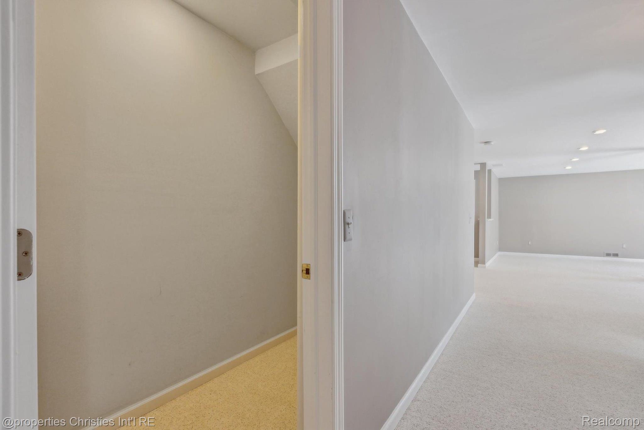 40611 PAISLEY Circle