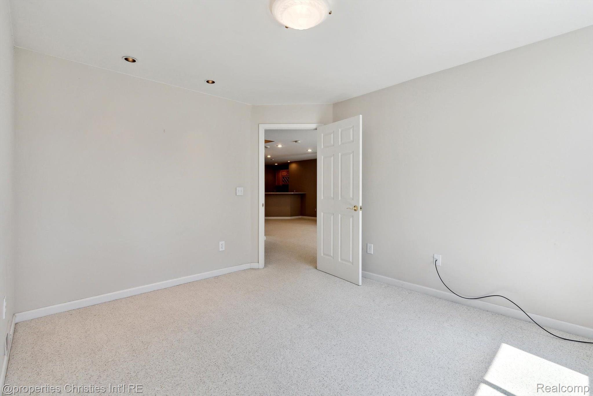 40611 PAISLEY Circle