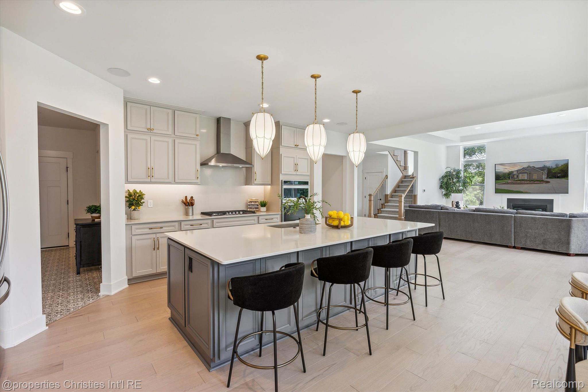 44444 THORNAPPLE Lane