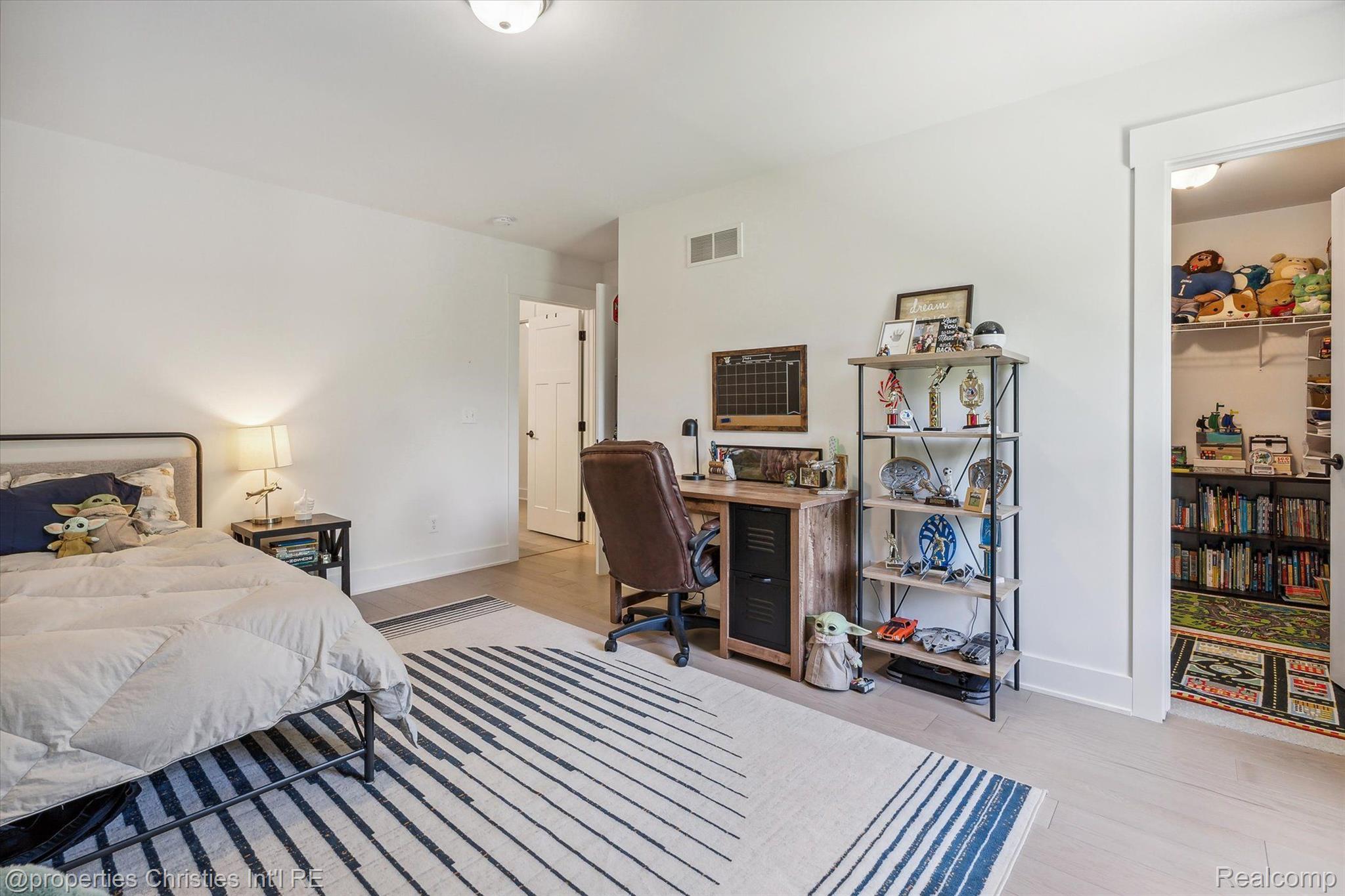 44444 THORNAPPLE Lane