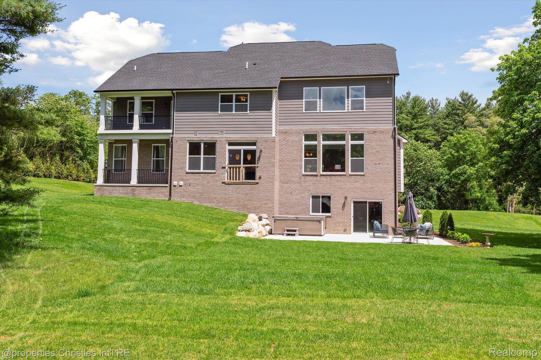 44444 THORNAPPLE Lane