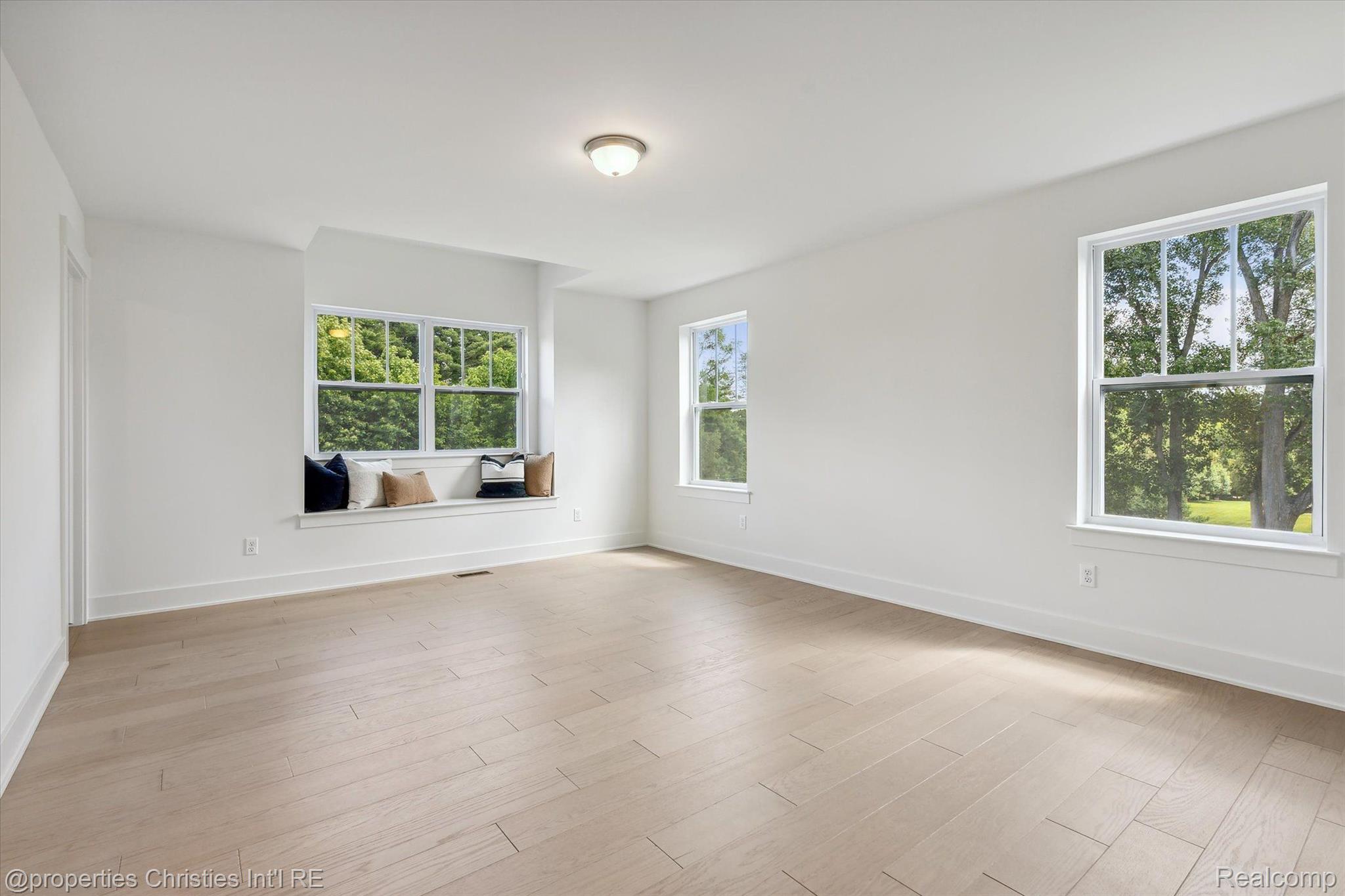 44444 THORNAPPLE Lane