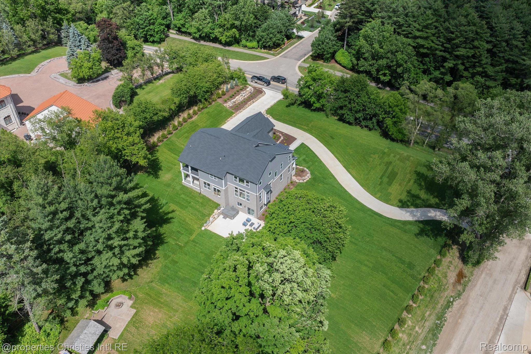 44444 THORNAPPLE Lane