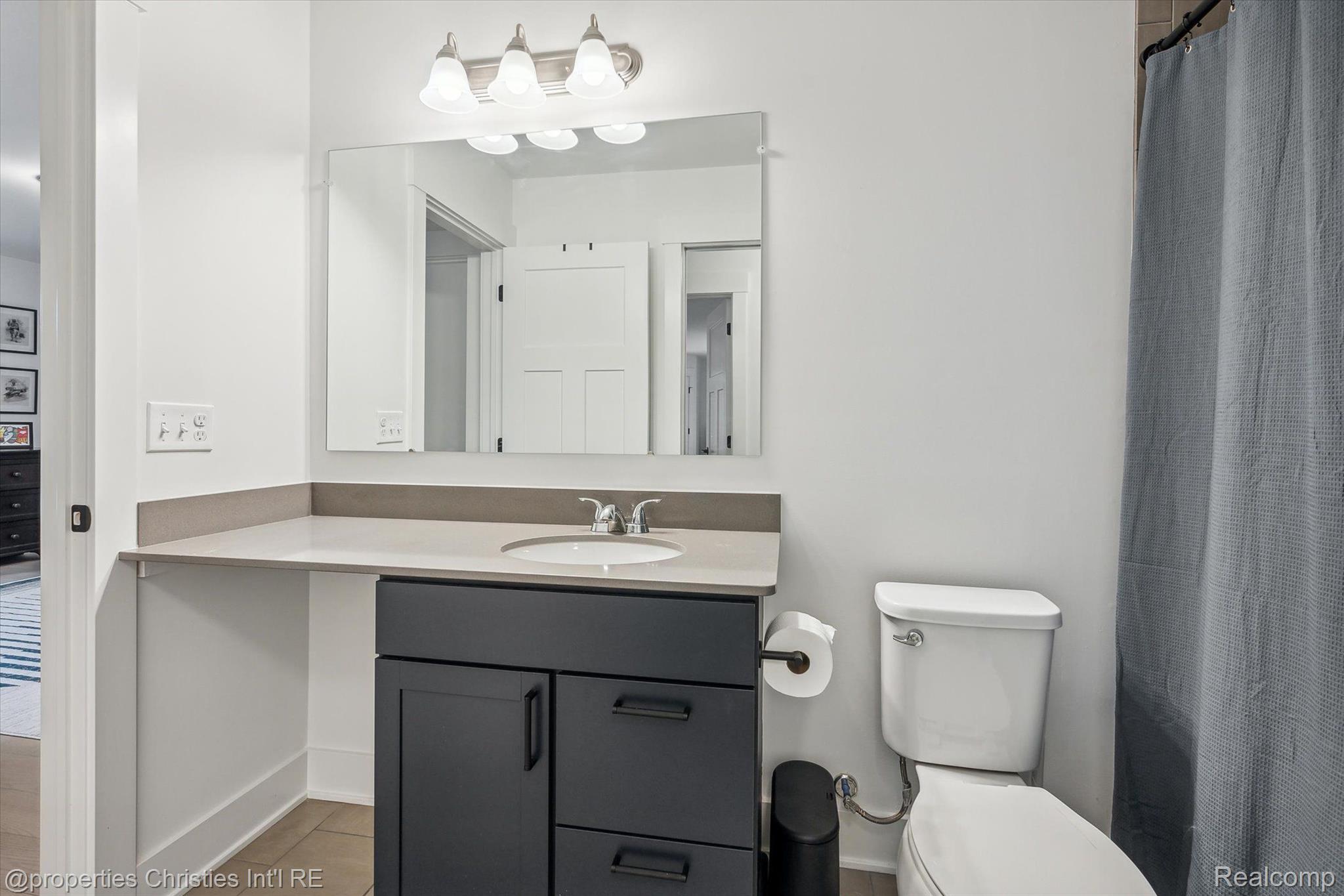 44444 THORNAPPLE Lane