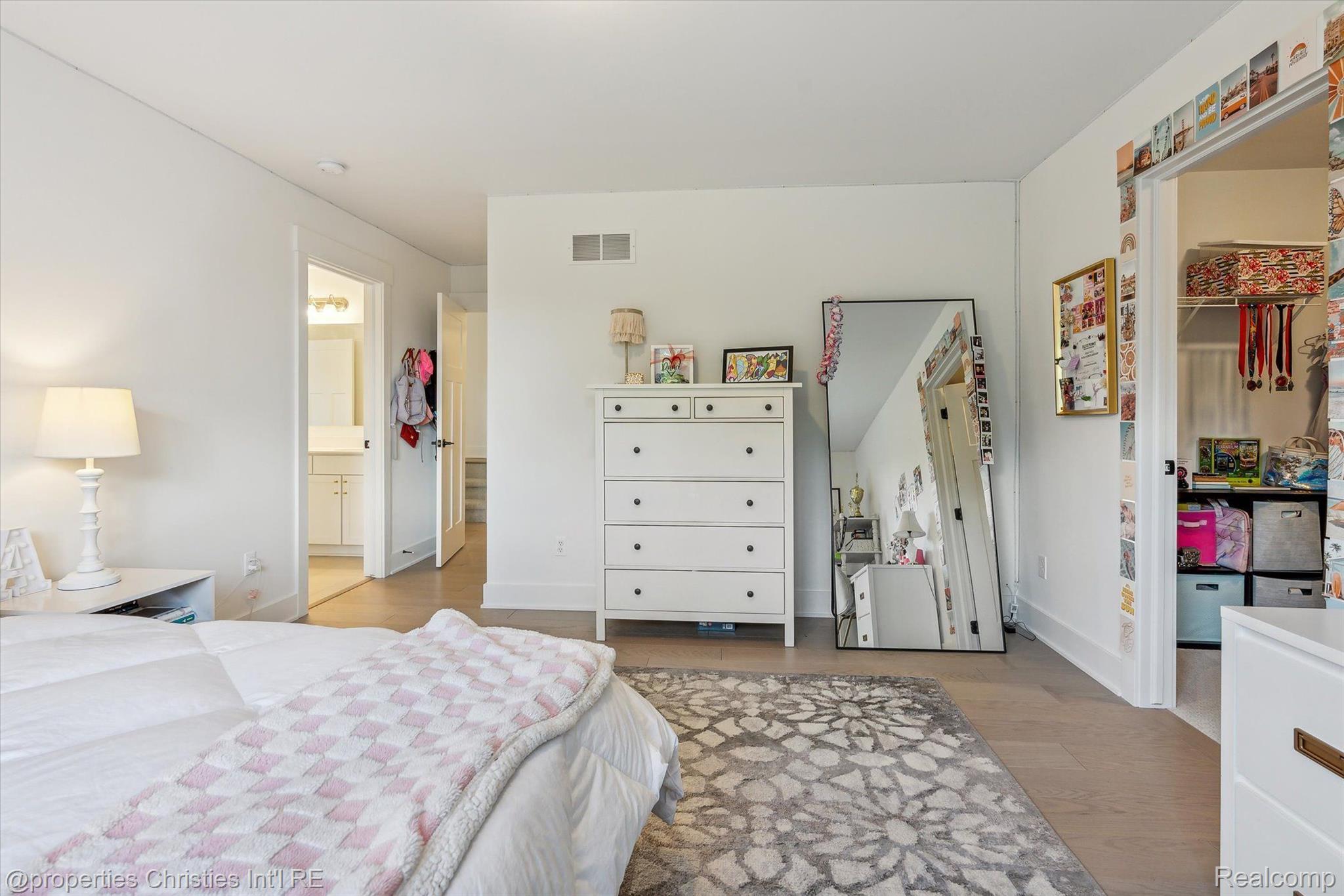 44444 THORNAPPLE Lane