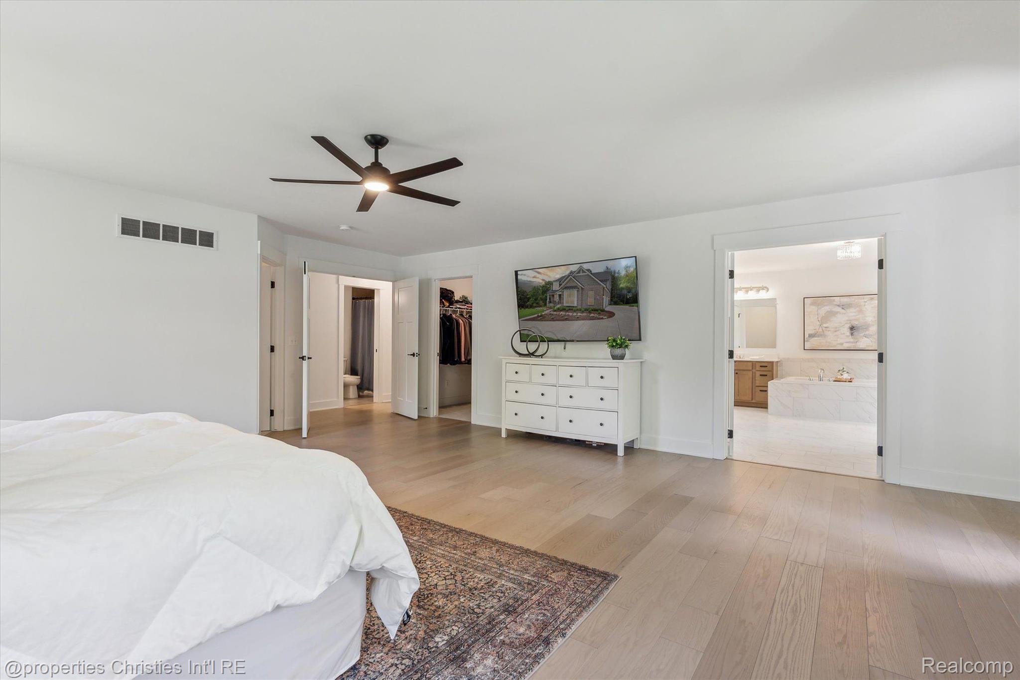 44444 THORNAPPLE Lane