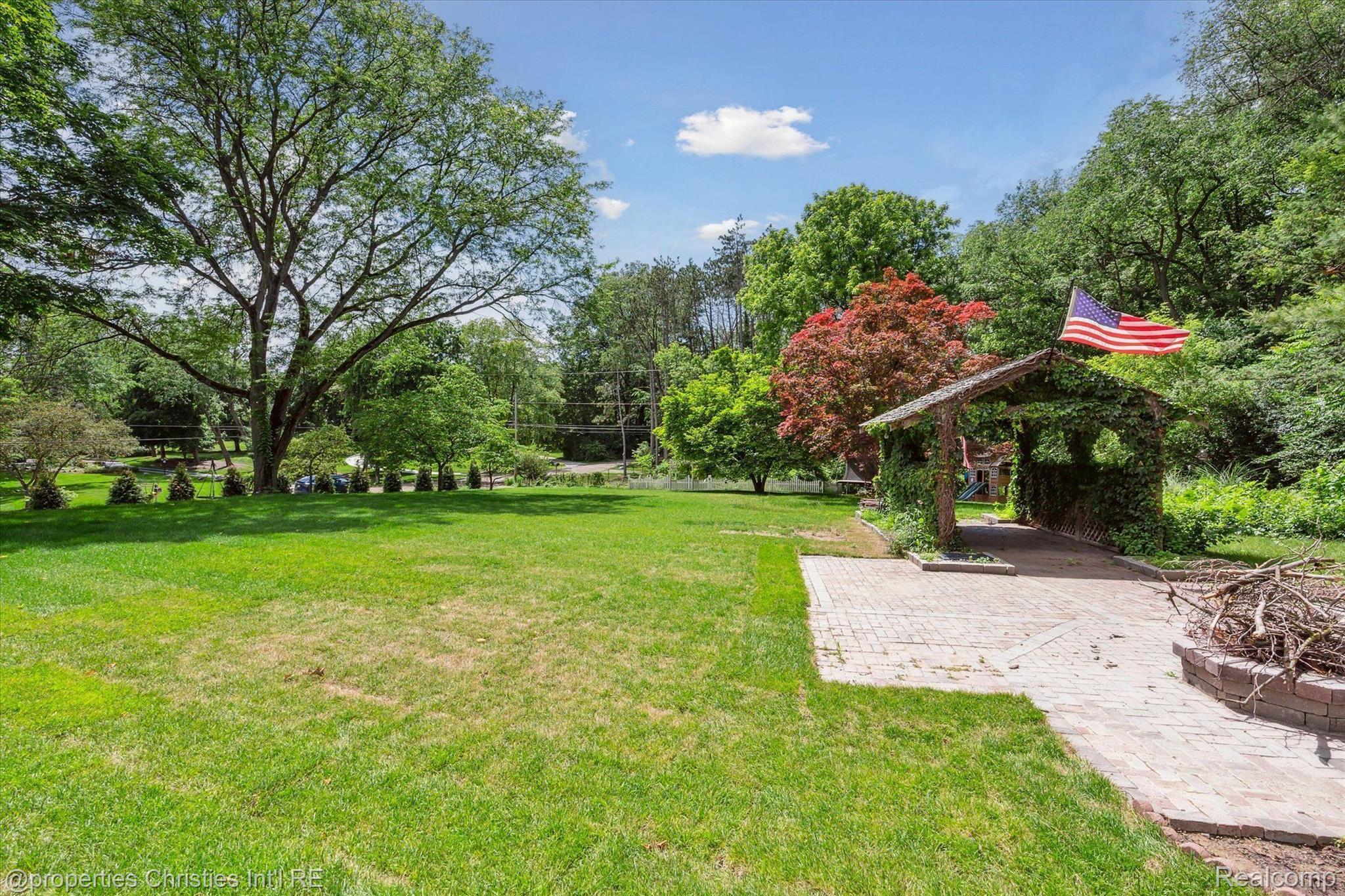 44444 THORNAPPLE Lane