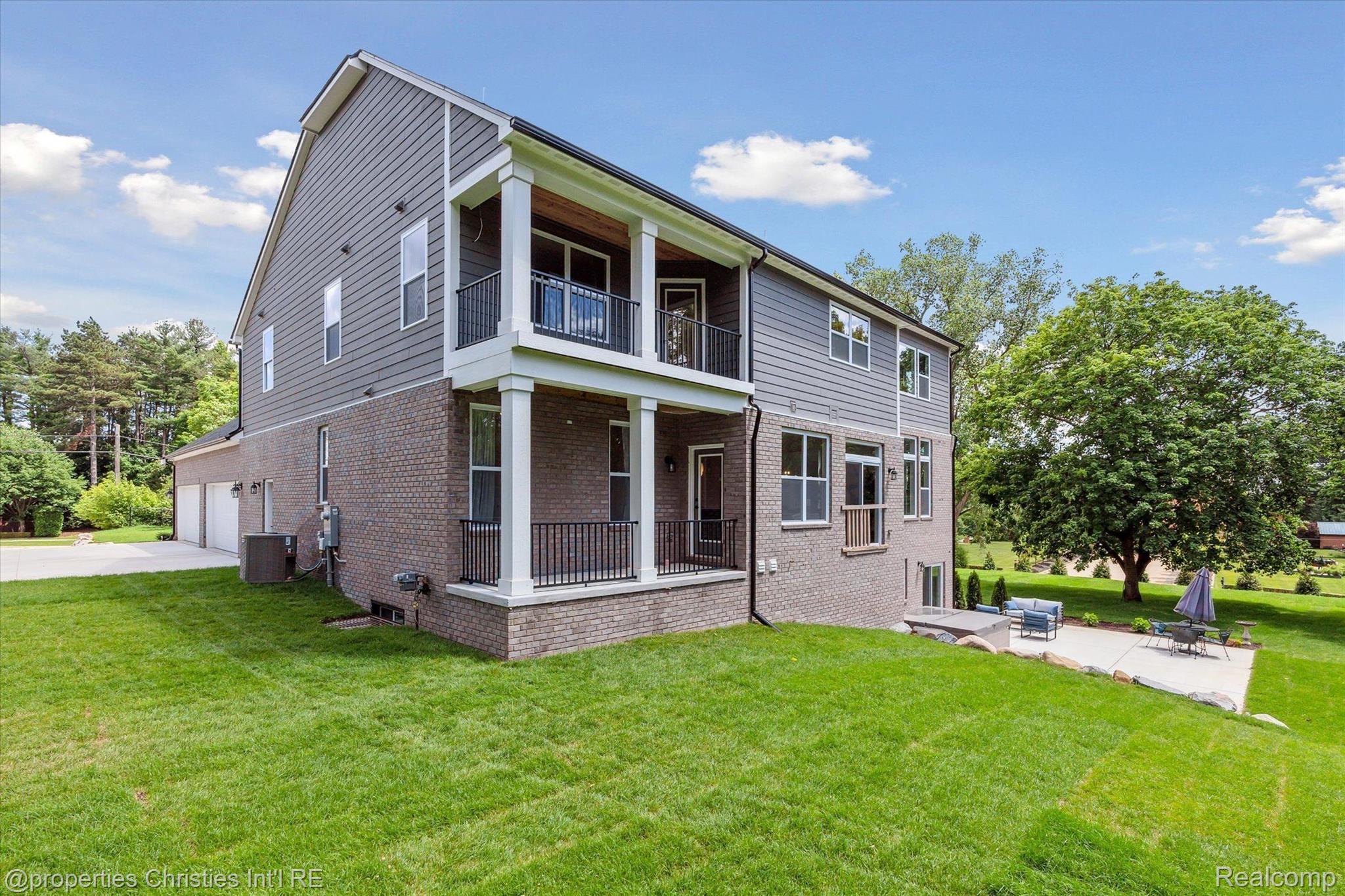 44444 THORNAPPLE Lane