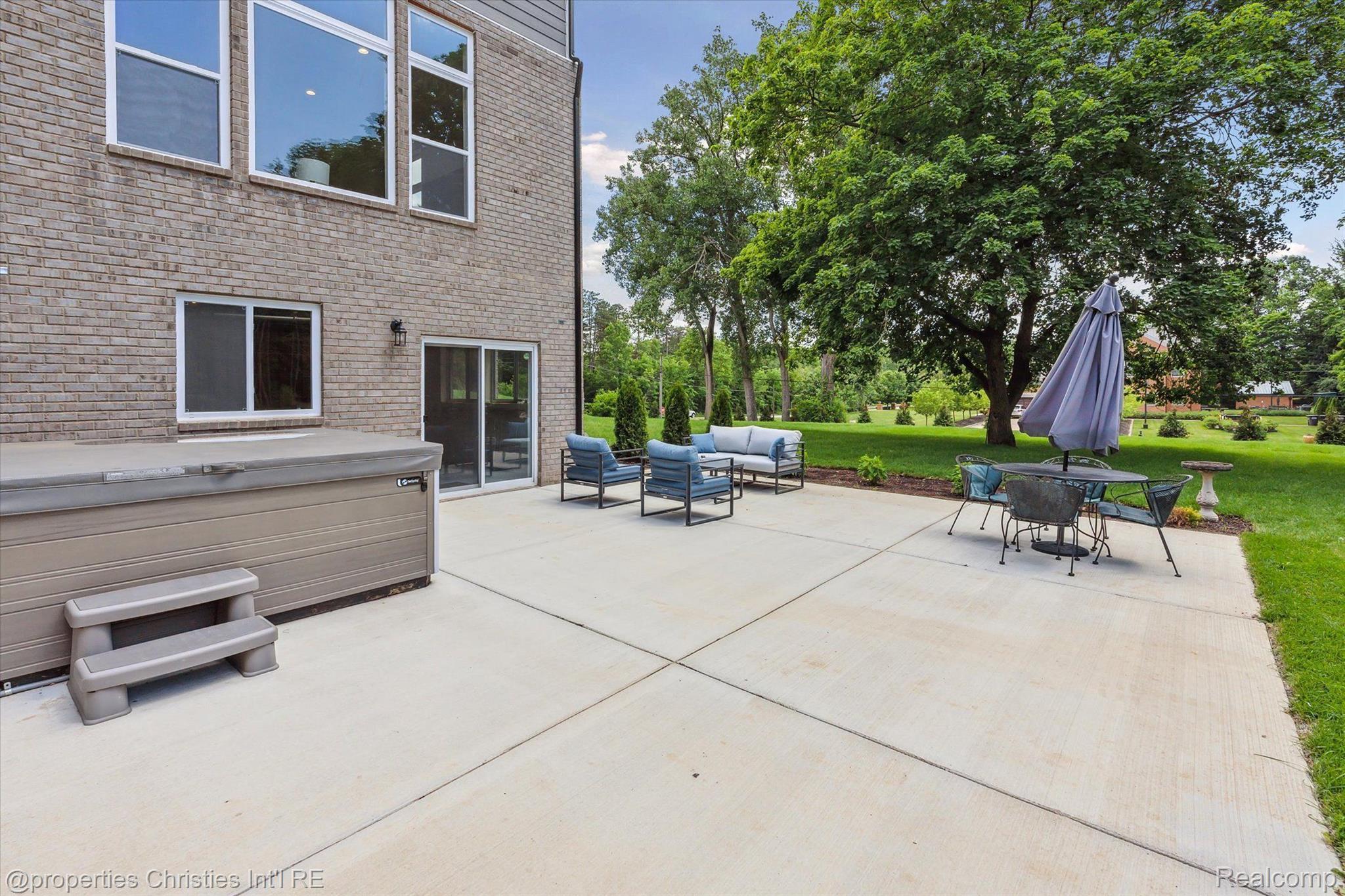 44444 THORNAPPLE Lane