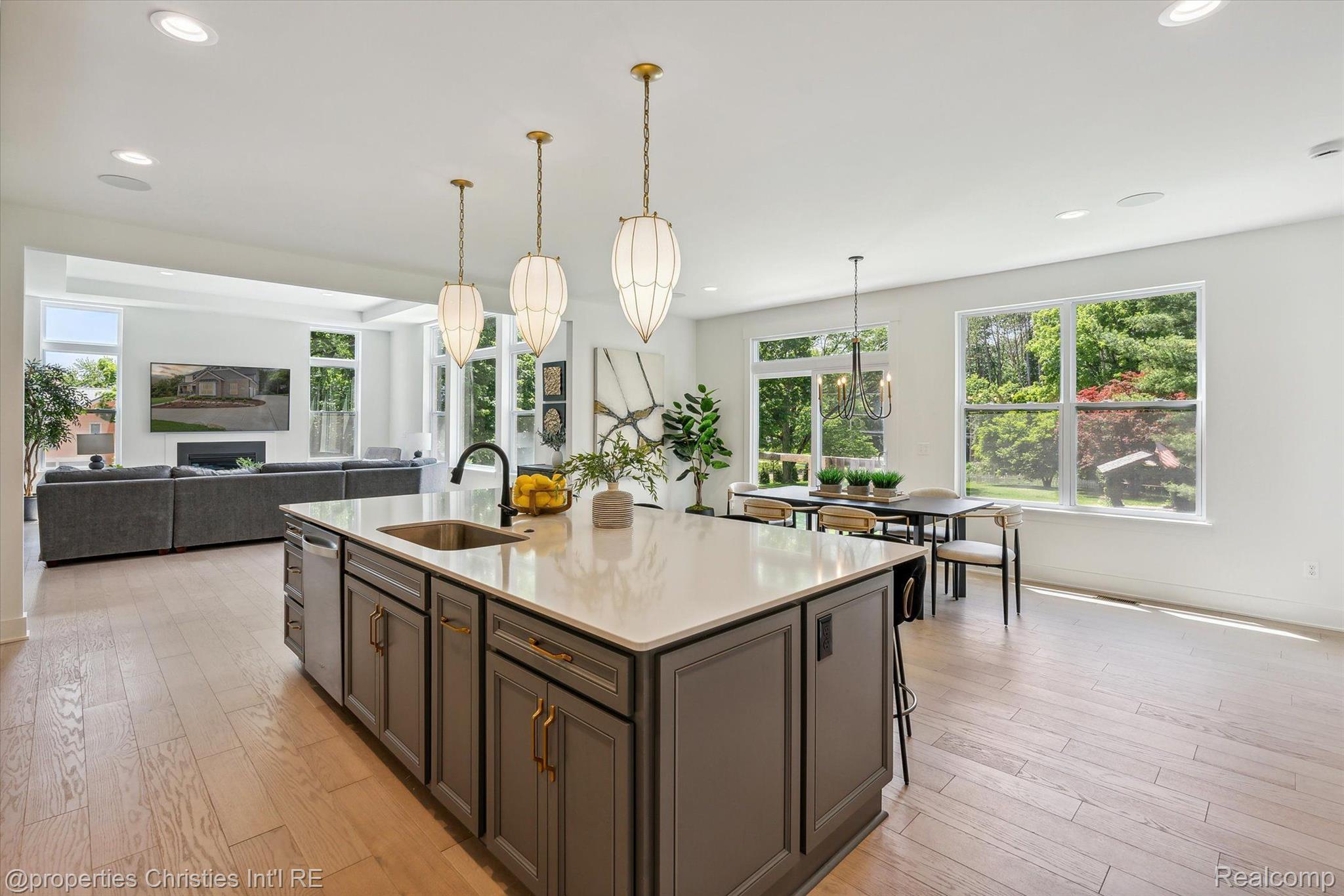 44444 THORNAPPLE Lane