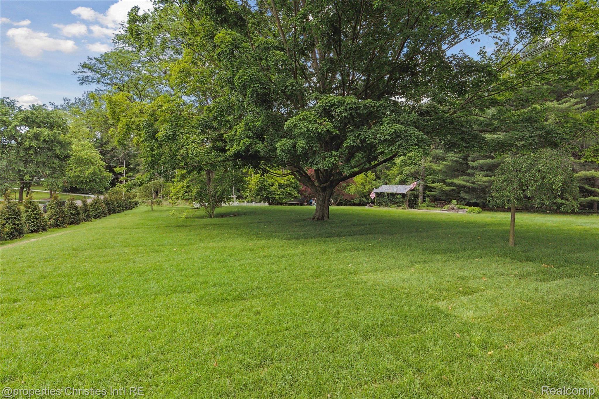 44444 THORNAPPLE Lane