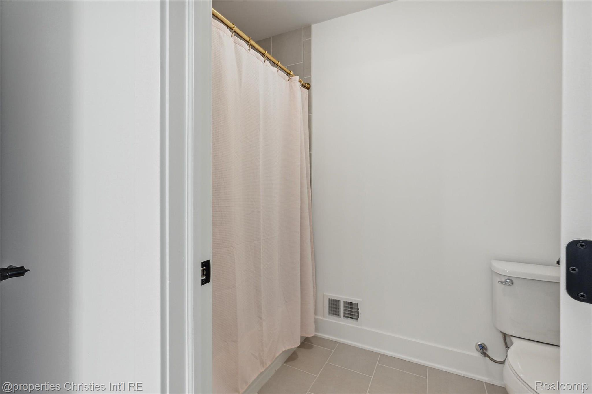 44444 THORNAPPLE Lane