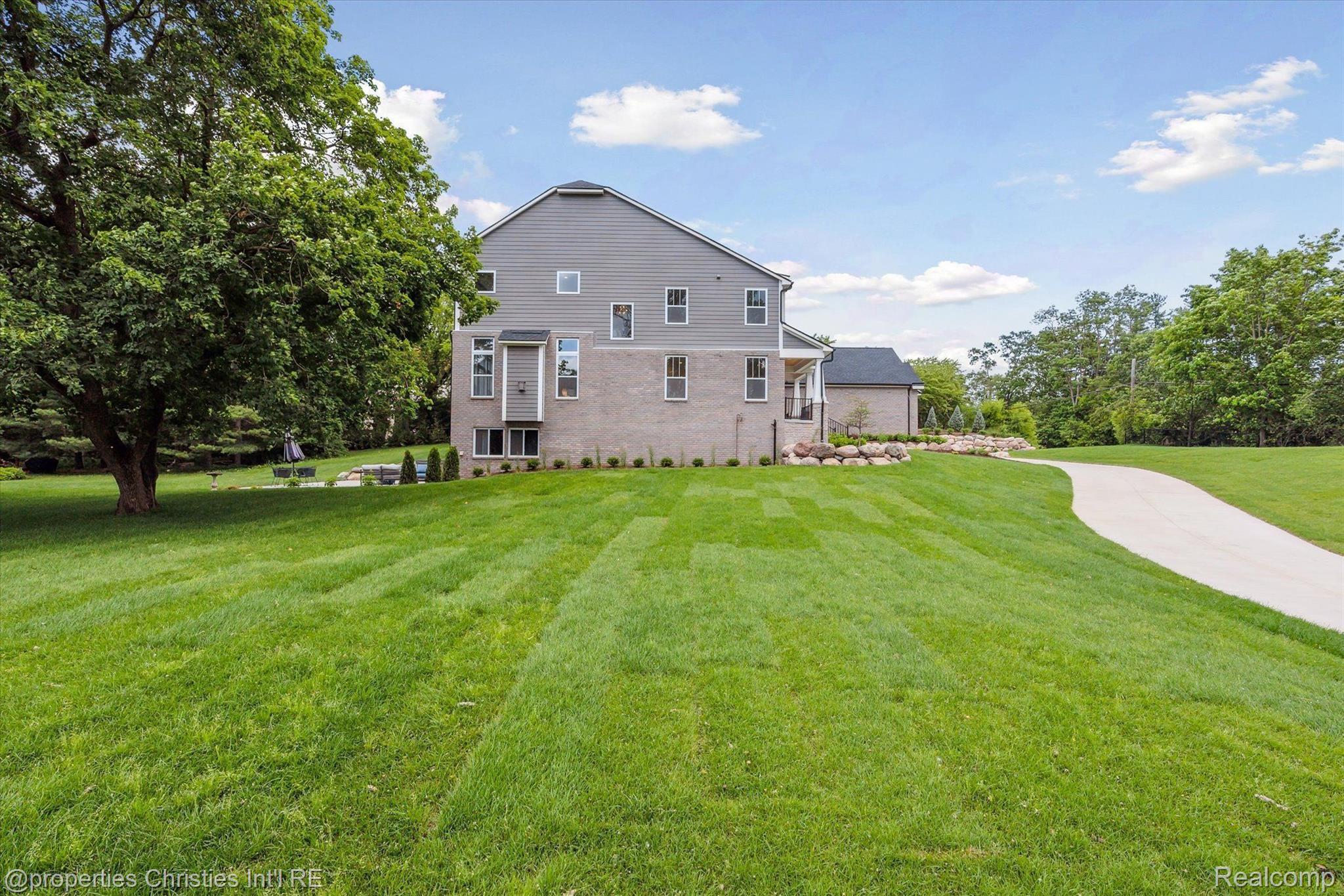 44444 THORNAPPLE Lane