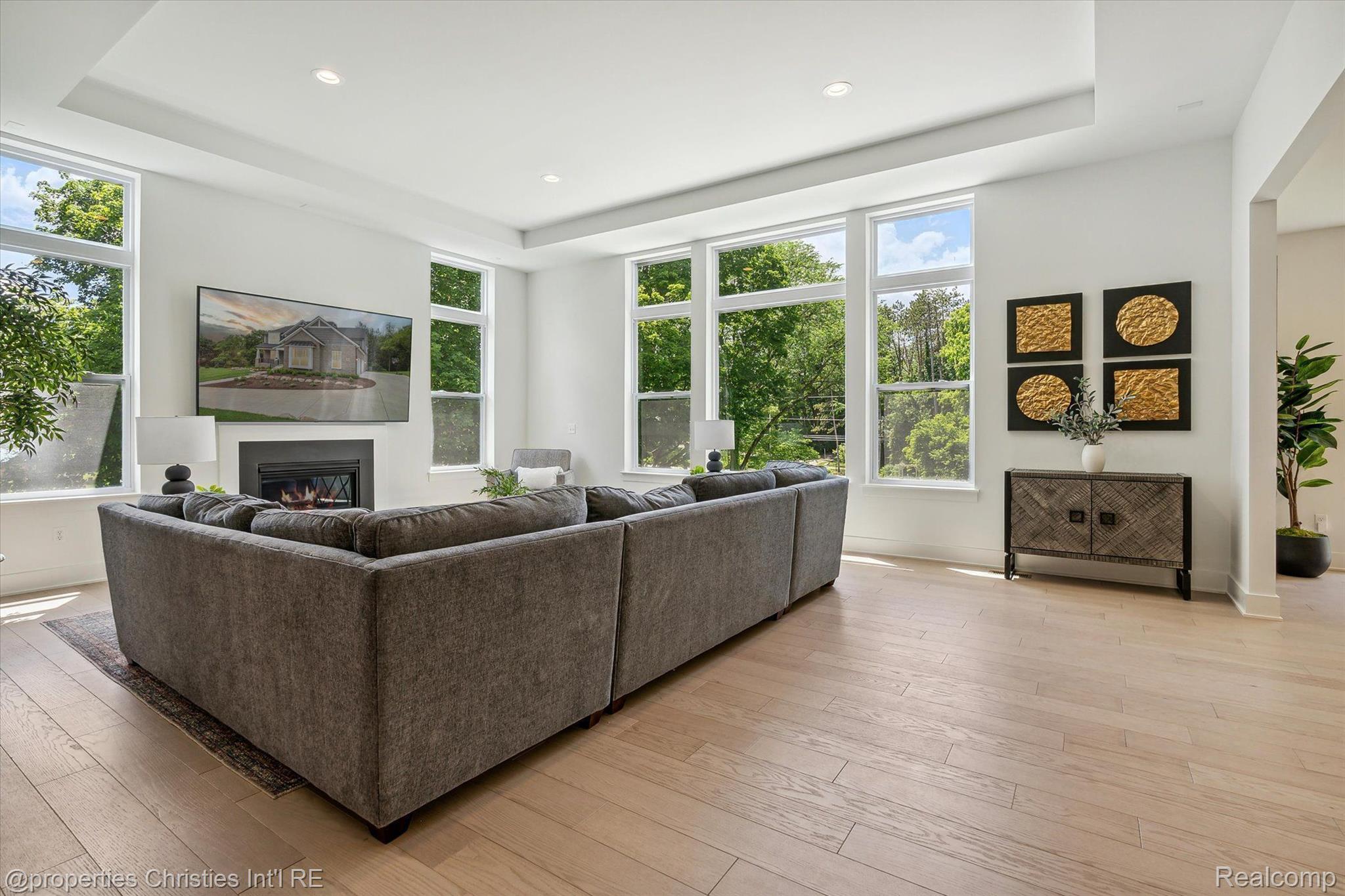 44444 THORNAPPLE Lane