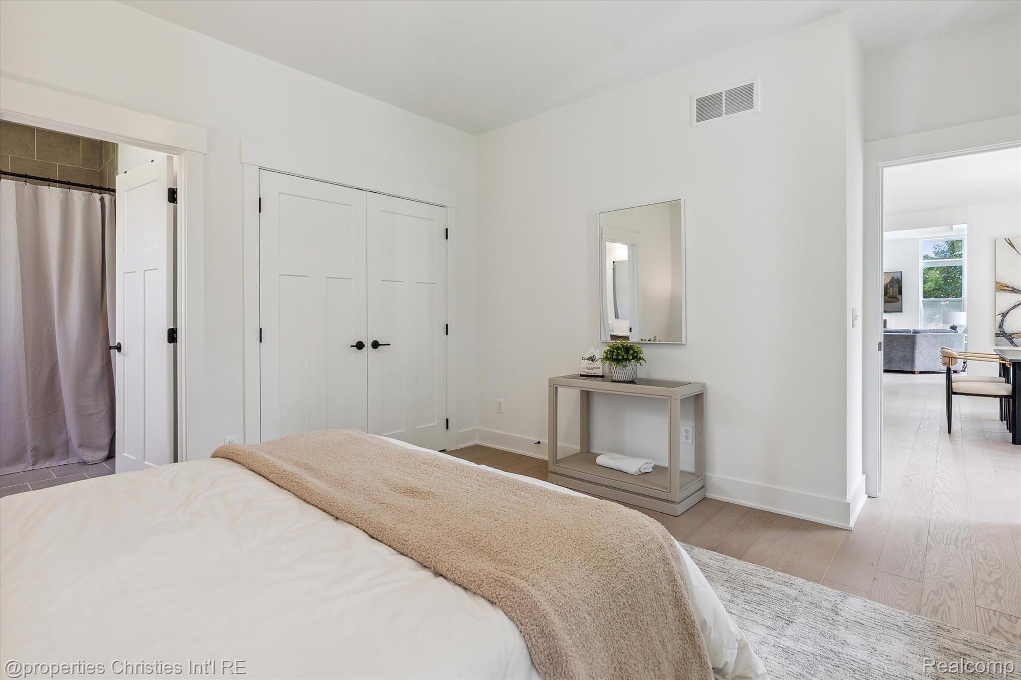 44444 THORNAPPLE Lane