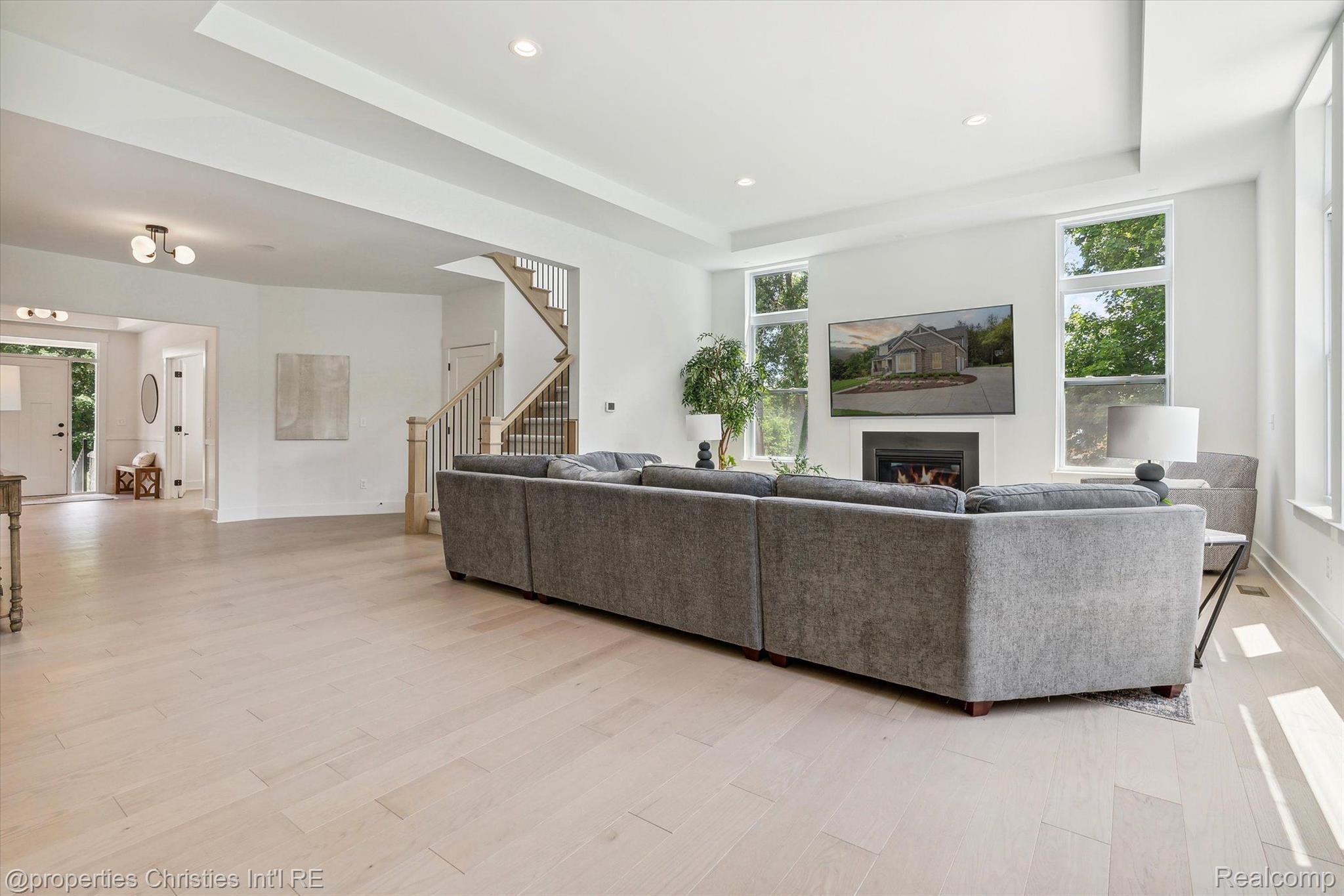 44444 THORNAPPLE Lane