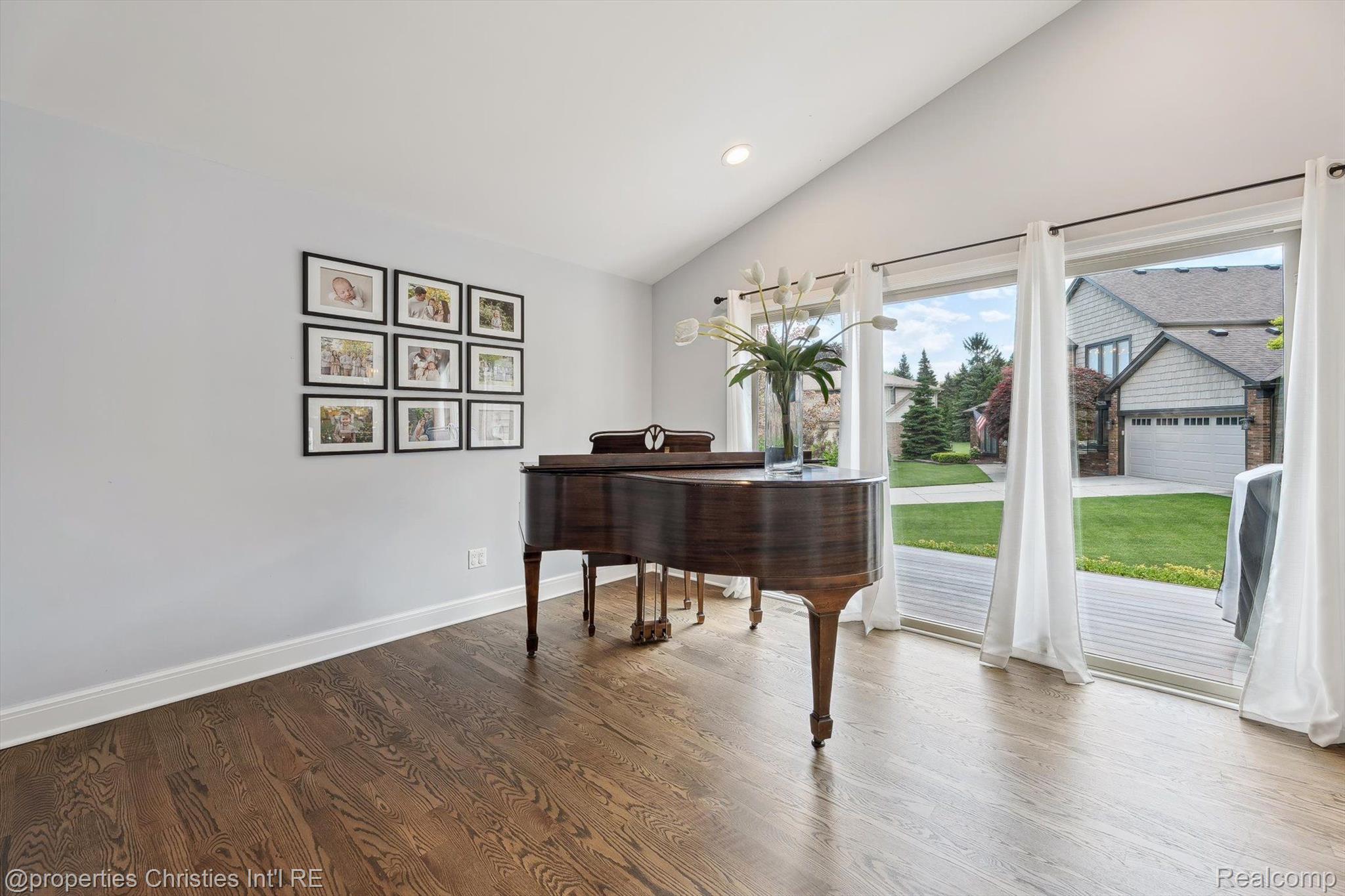 17305 LAUREL Drive