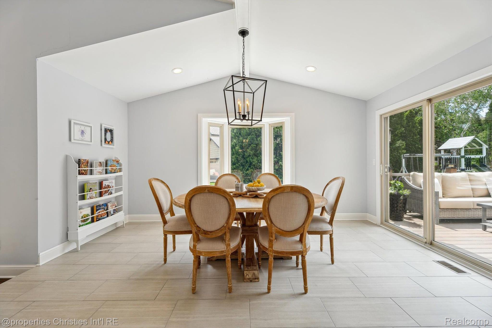 17305 LAUREL Drive